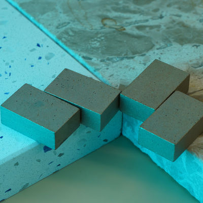 Snijden van Arabescato Orobico marmersteen met een goed diamantmarmergereedschap