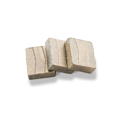 Meerlaagse diamanten puntsegmenten voor het snijden van natte granietblokstenen op een meerbladenzaag