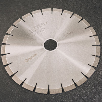 10 mm Arbor Grootte 400 mm 16 inch Diamond Segmented Cutting Disc voor brugzaagmachines