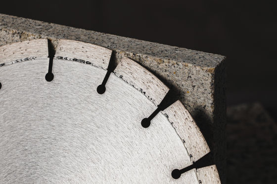 D105-D3500 mm Zilveren/zwarte diamantgereedschappen Granitzaagbladen voor verschillende diameters