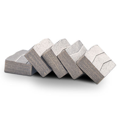 Messen 1200mm 48 inch Diamantzaagmessen Italië Tips 24*6.6/7.6*15mm Multi Diamant Segment voor het snijden van graniet