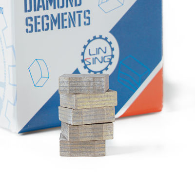 Op maat gemaakte diamantsegmenten voor mini-gereedschappen voor het snijden en polijsten van natuurlijke stenen